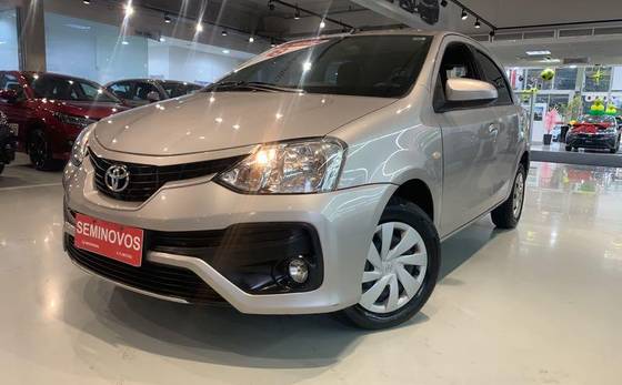 TOYOTA ETIOS 1.5 XS 16V FLEX 4P AUTOMÁTICO TOYOTA ETIOS 1.5 XS 16V FLEX 4P AUTOMÁTICO